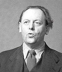 Kurt Schwitters beim Vortrag der Ursonate, London 1944